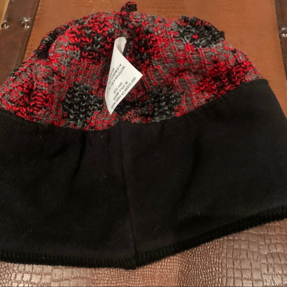 Maple leaf beanie. Super cool. - Picture 5 of 7